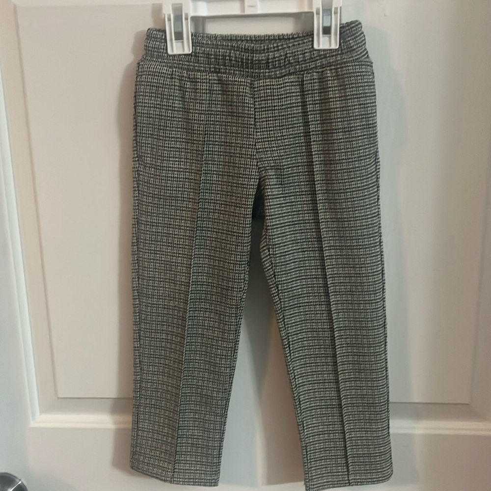 Knit pants toddler. Size 4T. Worn once, great condition!